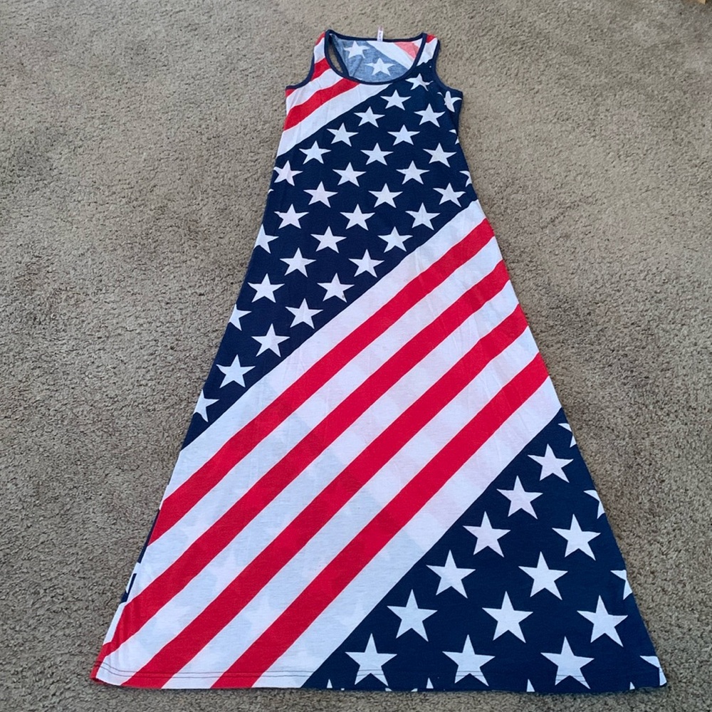 Woman’s dress - Picture 1 of 2